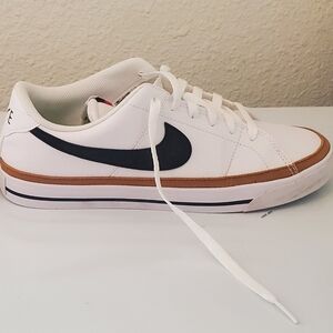 Nike Womens Legacy Court